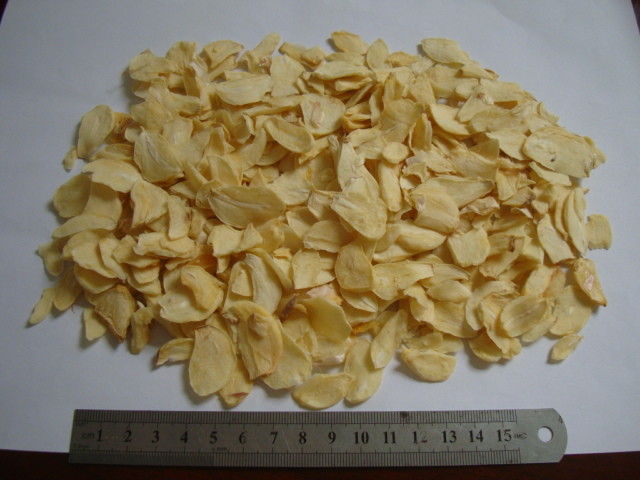 Dried Garlic Pods Chips , Dehydrated Garlic Flakes Wtih Root Eco Friendly