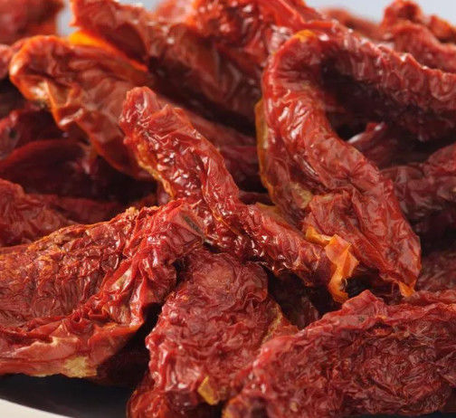 Healthy Organic Dried Tomatoes Half Cutted Size Open Air Cultivation Type