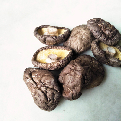 Brown Color Dried Shiitake Mushrooms For Culinary 1 Year Shelf Life